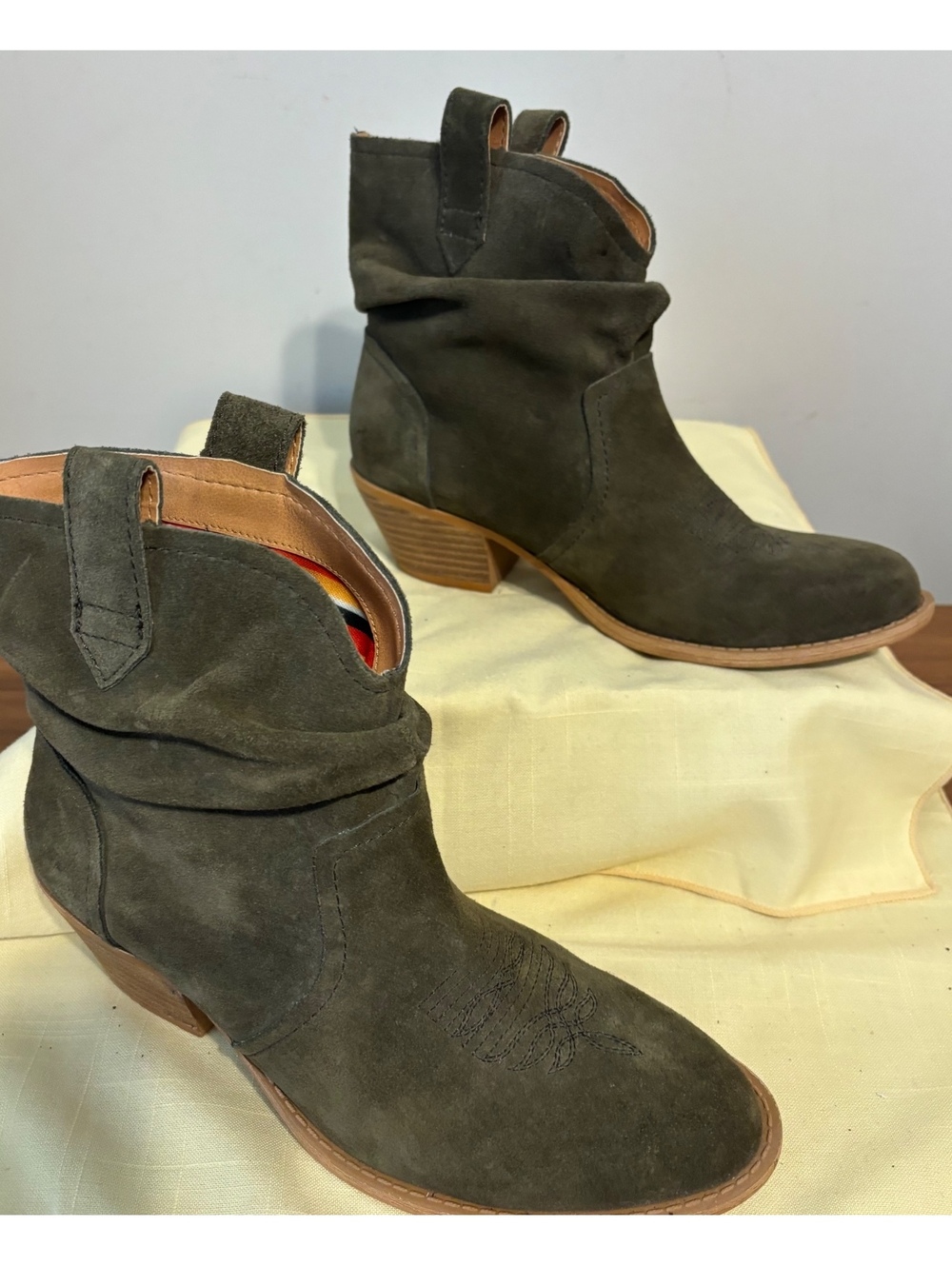 Dingo Western Size 8 Women's Olive Green Suede Ankle Boots with Low Heel